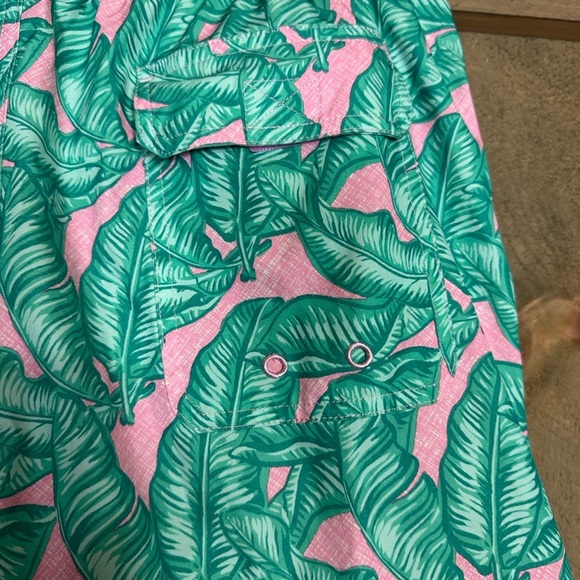 Vineyard Vines Chappy swim trunks with Palm leaf print Size Medium - Picture 9 of 13